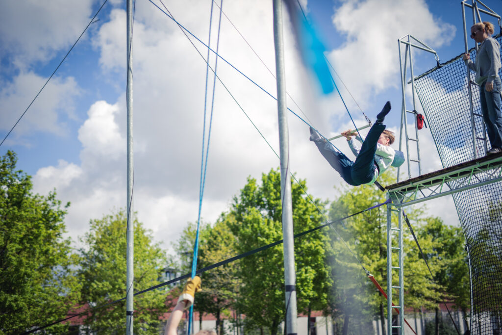 Ell Circo D'ell Fuego, Doing Circus, Summer Session: Flying Trapeze; Photo: Ysabel Jongeneelen