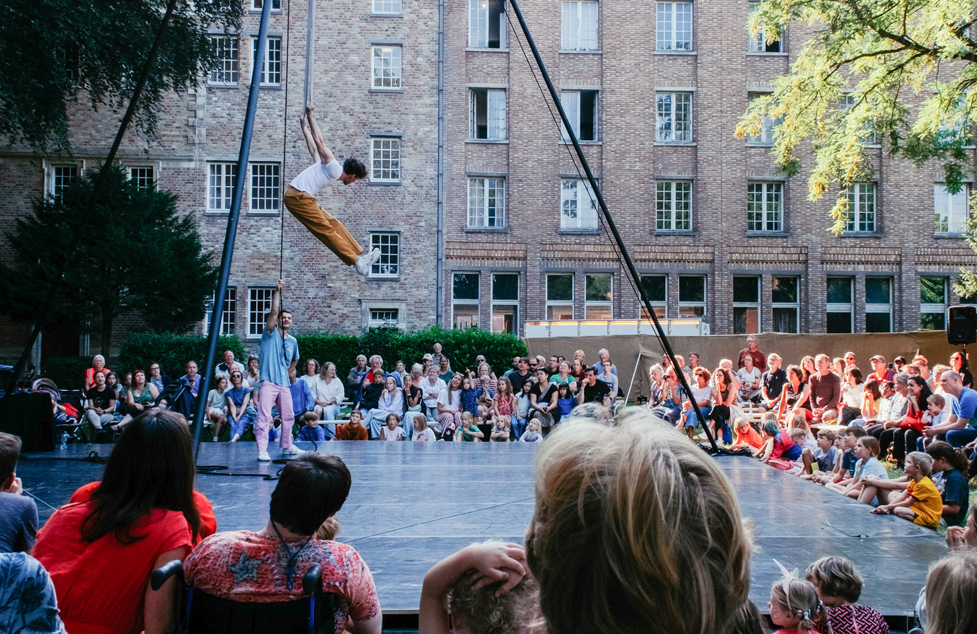 Ell Circo D’ell Fuego, Circus boeken, Company Alud, Tangled Up, Foto: Cato Crevits